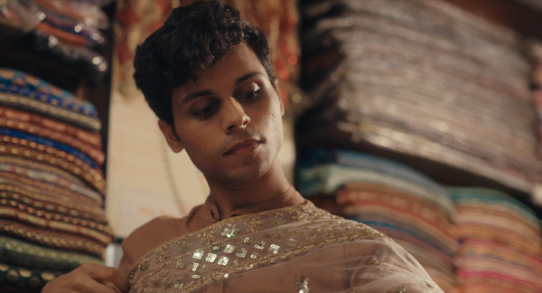 『サリーショップで』