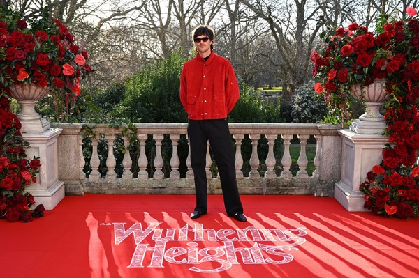 『嵐が丘』©2026 Warner Bros. Entertainment Inc. All Rights Reserved.