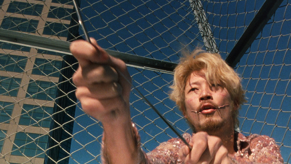 『殺し屋１ ４K』©山本英夫/小学館「殺し屋 1」製作委員会 2001