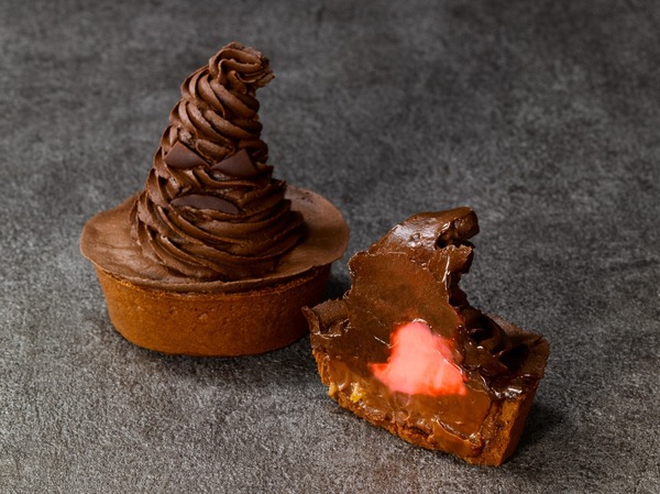 組分け帽子チョコレートタルト：550円（税込）／「ホグワーツからの招待状」限定メニュー