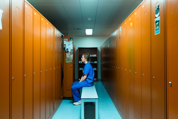 『ナースコール』© 2025 Zodiac Pictures Ltd / MMC Zodiac GmbH