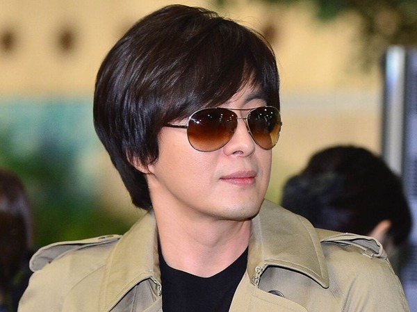 “ヨン様”、久々の近況が話題に。人気スター所属会社の株を大量購入のナゾ