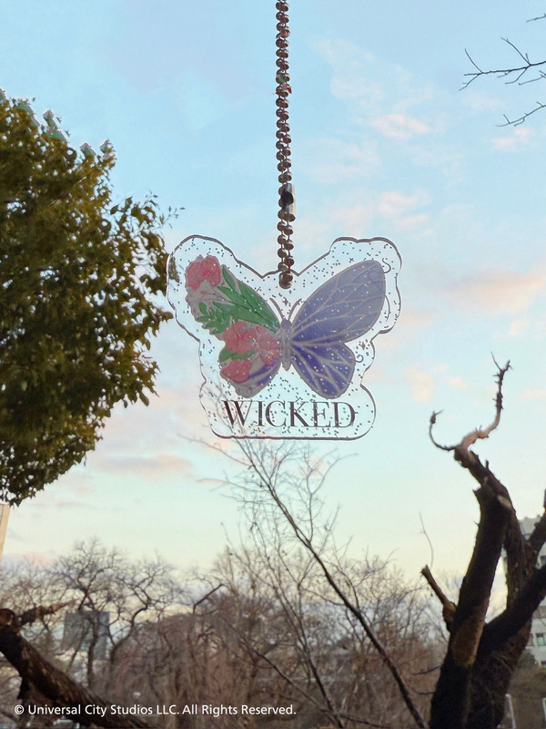 アクリルキーホルダー付 WICKEDコラボTシャツ (Q11125)