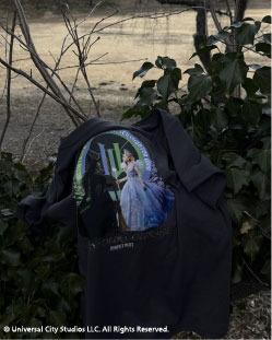 アクリルキーホルダー付 WICKEDコラボTシャツ (Q11125)