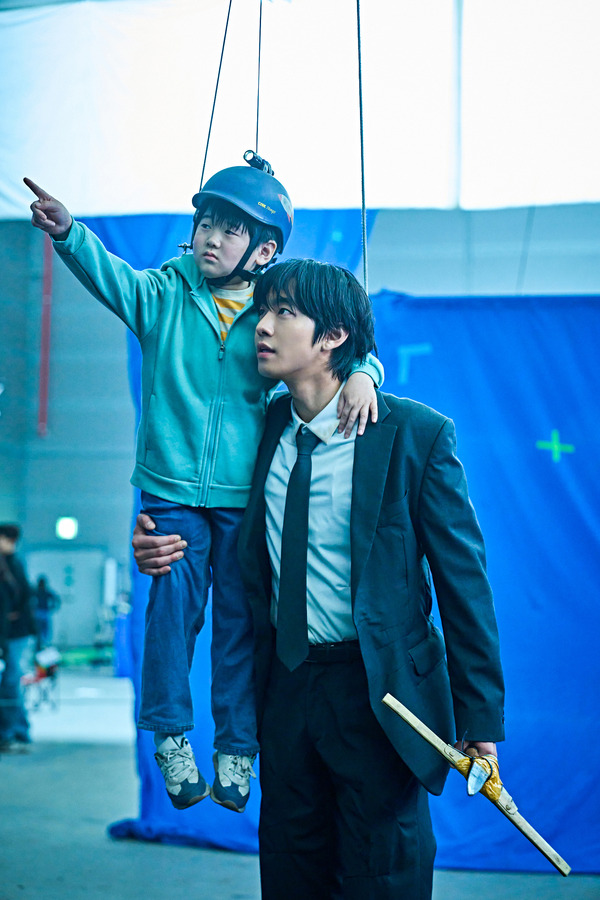 『全知的な読者の視点から』©2025 LOTTE ENTERTAINMENT, SMILEGATE, REALIES PICTURES All Rights Reserved.