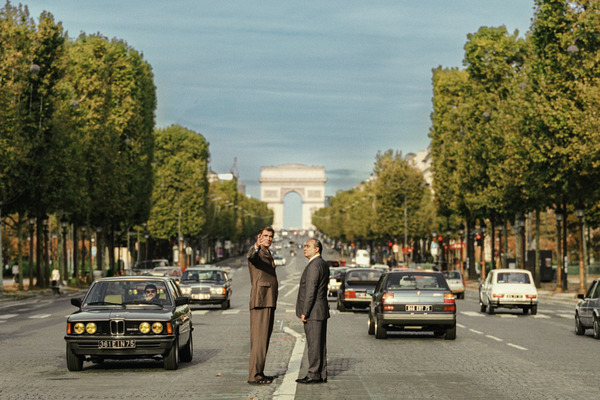 『新凱旋門物語』©2025 AGAT FILMS, LE PACTE　photo Julien Panie