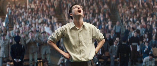 『マーティ・シュプリーム 世界をつかめ』© 2025 ITTF Rights LLC. All Rights Reserved.