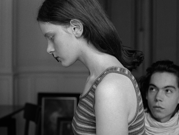 『愛の世紀』 ©️ 2001 Avventura Films/Peripheria/Canal+/Arte France Cinéma/Vega Film/RTS