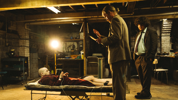 『ブゴニア』© 2025 Universal Studios. All Rights Reserved.