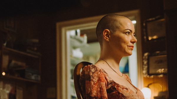 『ブゴニア』© 2025 Universal Studios. All Rights Reserved.