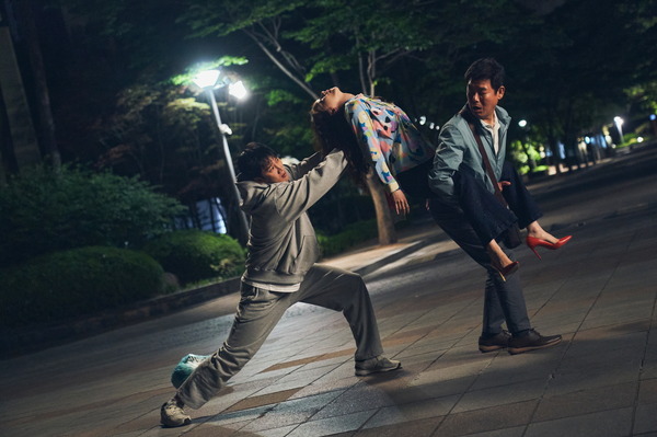 『プリティ・クレイジー 悪魔が引っ越してきた』©2025 CJ ENM Co., Ltd., FILMMAKERS R&K ALL RIGHTS RESERVED