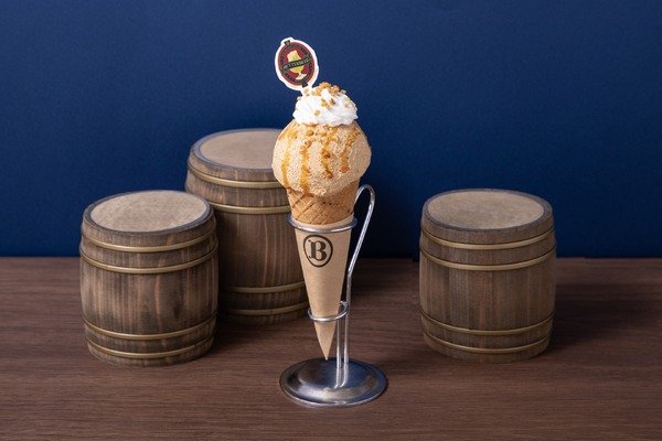 バタービール・アイス スクープ／Harry Potter Cafe Window