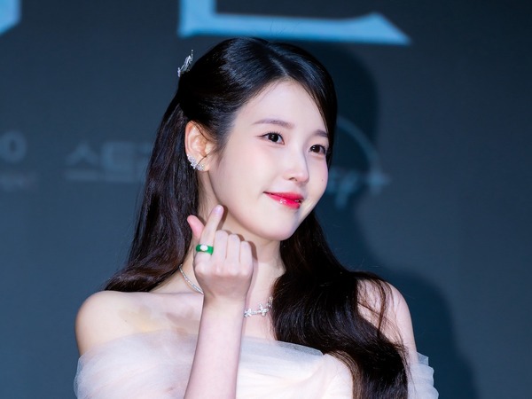 『21世紀の大君夫人』主演IU、“財閥CEO”になりきり堂々の宣言！「業界1位は逃さない」