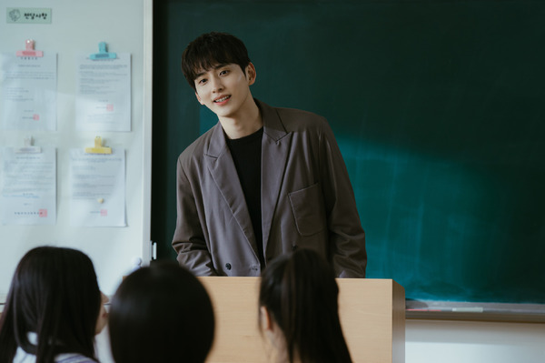 「ロマンスの絶対値」© Amazon MGM Studios