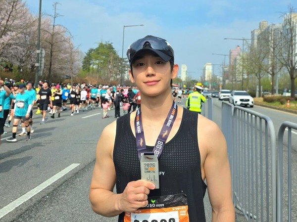 俳優チョン・ヘイン、初のハーフマラソン完走！鍛え上げられたフィジカルに“びっくり”【PHOTO】