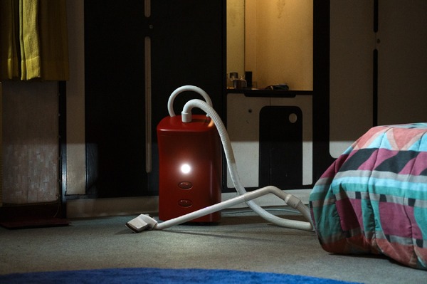 『ユースフル・ゴースト』© 2025 185 FILMS, HAUT LES MAINS, MOMO FILM CO.