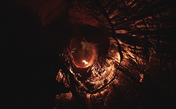 『地底への旅』(C) 2021 DOPPIO NODO DOUBLE BIND - ESSENTIAL FILMS - SOCIETE PARISIENNE DE PRODUCTION - ARTE FRANCE CINEMA