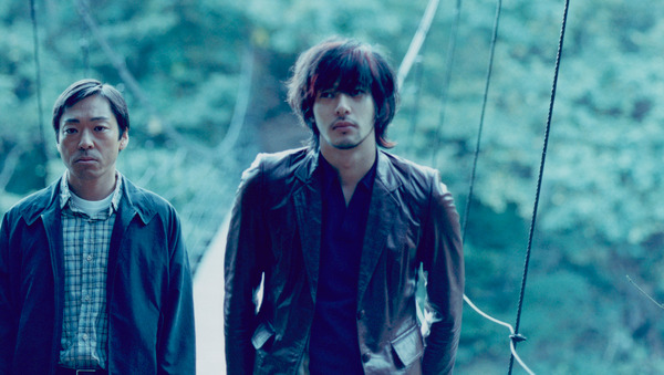 『ゆれる』©2006「ゆれる」製作委員会