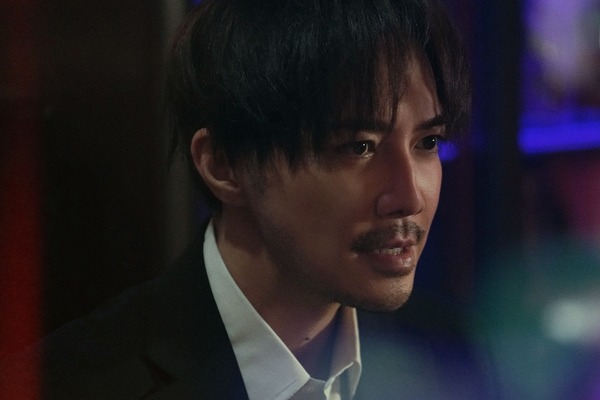 『藁にもすがる獣たち』©曽根圭介／講談社　©2026「藁にもすがる獣たち」製作委員会