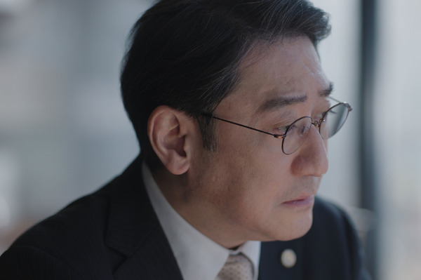 『白鳥とコウモリ』©2026「白鳥とコウモリ」製作委員会