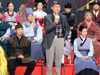 巨匠イ・ビョンフンが『オクニョ』で挑んだ韓国時代劇の「新機軸」とは?