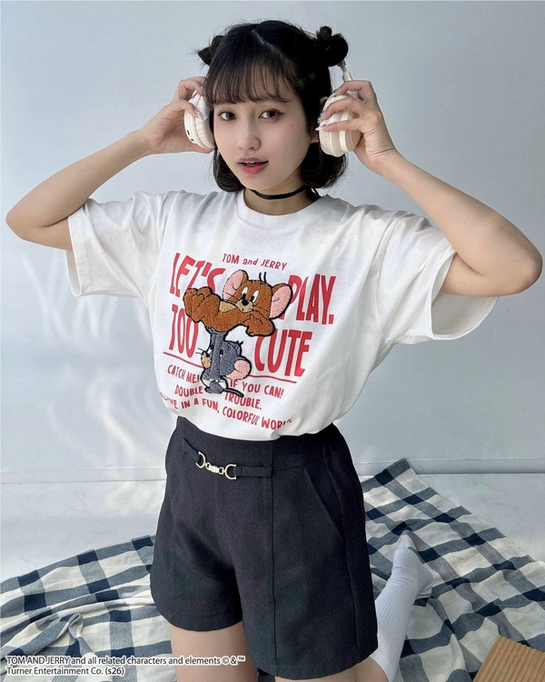 アクリルキーホルダー付　トムとジェリーTシャツ　￥2,450（税込価格 ￥2,695)