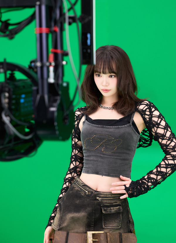 『LE SSERAFIM VR CONCERT：INVITATION』(C) HYBE JAPAN(P)&(C) SOURCE MUSIC