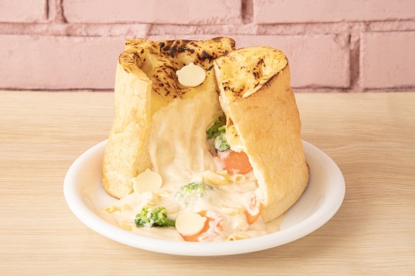 「ちいかわ豪華パン（パングラタン）」©nagano