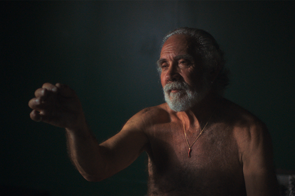 『ドランクヌードル』© 2025 Lucio Castro Inc.