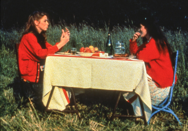『レネットとミラベル 四つの冒険』© 1987 – LES FILMS DU LOSANGE– C.E.R. COMPAGNIE ERIC ROHMER