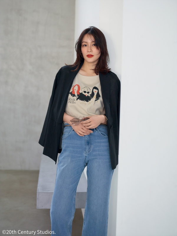 Cardigan ¥16,500『プラダを着た悪魔』Stola.別注Tシャツ© 2025 20th Century Studios.