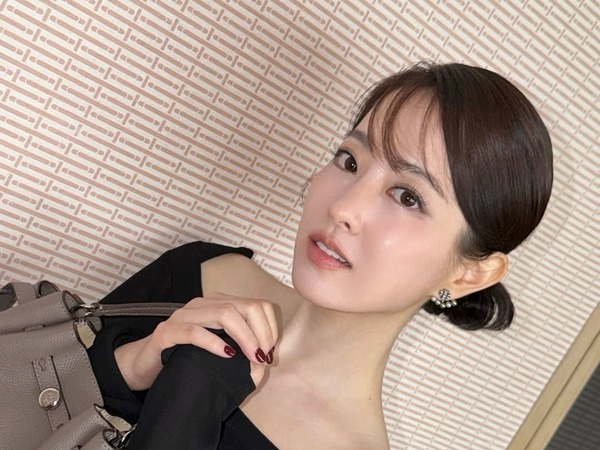 童顔女優パク・ボヨン、キュートを封印!? 成熟した気品漂う近況ショット【PHOTO】