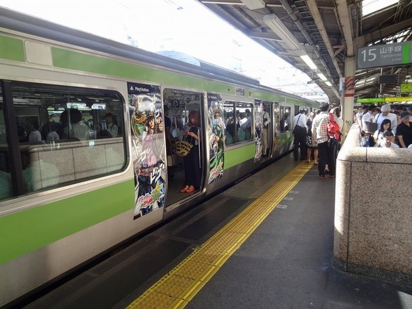 ジョジョ立ちでホームに立つ人も!?『ジョジョの奇妙な冒険 ASB』ジャックの山手線にファン大興奮