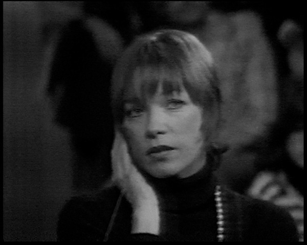 シャーリー・マクレーン ©Sois belle et tais-toi ! / Delphine Seyrig, 1976 / Centre audiovisuel Simone de Beauvoir