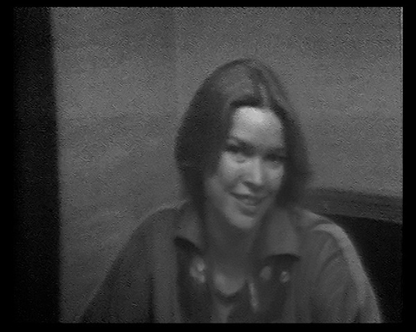 エレ ン・バースティン ©Sois belle et tais-toi ! / Delphine Seyrig, 1976 / Centre audiovisuel Simone de Beauvoir