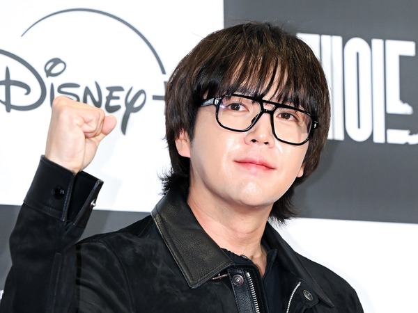 チャン・グンソク、“1000万人監督”イ・ビョンホンを笑わせる軽快なトークで現場を爆笑の渦に