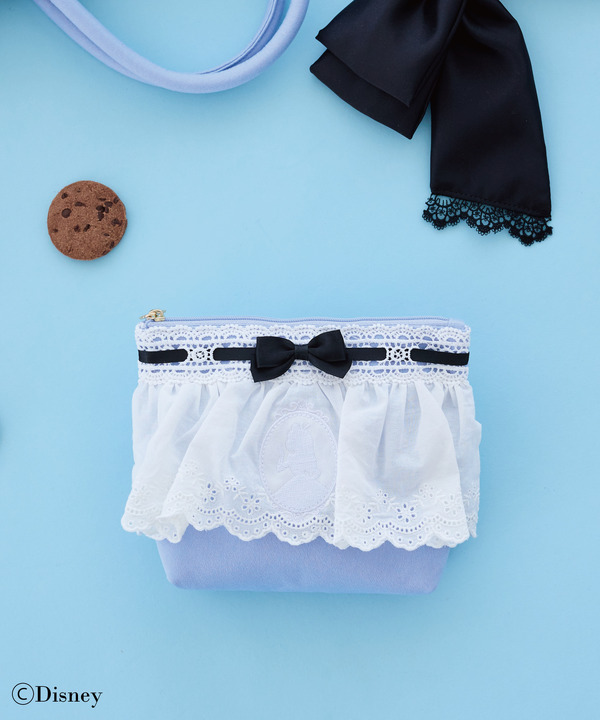 Maison de FLEUR Disney Collection「Alice in Wonderland」Alice/レースリボンポーチ　カラー：Light Blue　価格：￥4,700