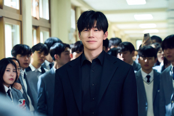 Netflixシリーズ「鉄槌教師」6月5日独占配信