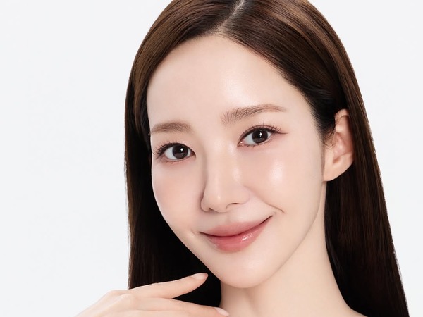 パク・ミニョンの“圧倒的な透明感”にファン悶絶！人形のような無欠点肌にうっとり【PHOTO】