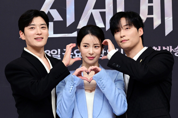 チャン・スンジョ、イム・ジヨン、ホ・ナムジュン写真：Mydaily/アフロ