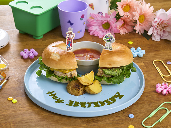 【前期】＜ウッディ＆バズ＞久しぶりだな、相棒バーガー© Disney/Pixar