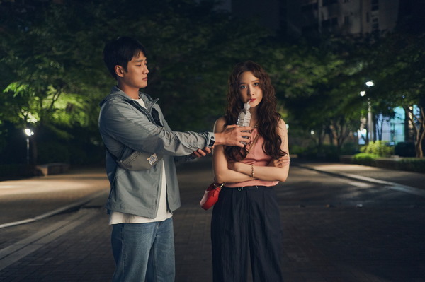 『プリティ・クレイジー 悪魔が引っ越してきた』©2025 CJ ENM Co., Ltd., FILMMAKERS R&K ALL RIGHTS RESERVED