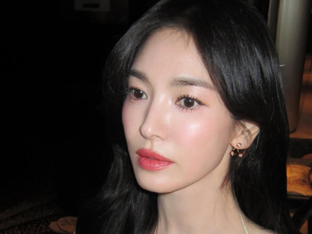 ソン・ヘギョの“儚げな美貌”にため息…仲良しの後輩女優ペ・スジも即「いいね」で反応【PHOTO】