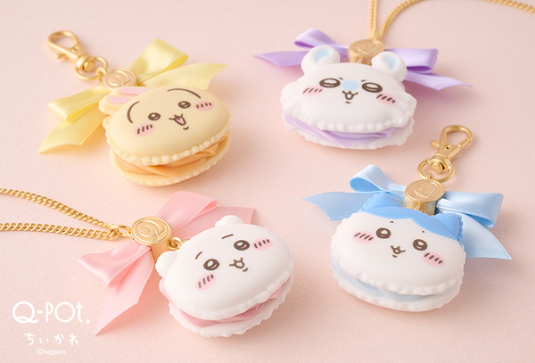 マカロン ネックレス 13,200円/バッグチャーム 各11,000円(税込み)