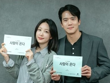ハ・ソクジン×EXIDハニ共演の新ドラマが始動！“大人のロマンス”が待ち遠しい、台本読み合わせの様子
