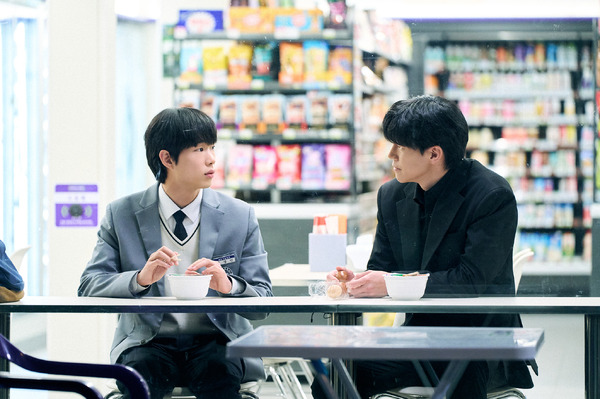 「鉄鎚教師」© 2026 Netflix, Inc.