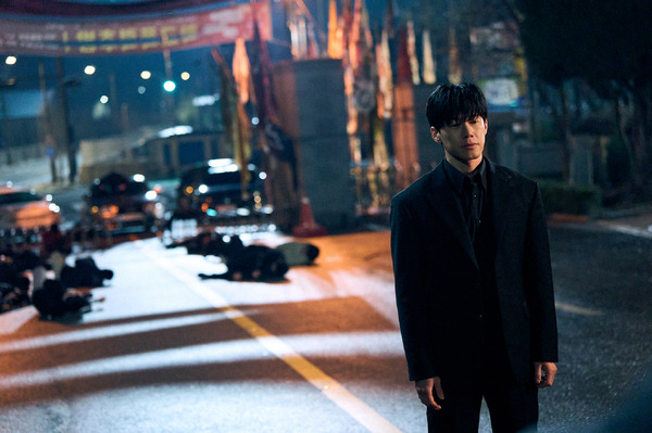 「鉄鎚教師」© 2026 Netflix, Inc.