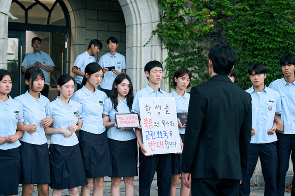 「鉄鎚教師」© 2026 Netflix, Inc.