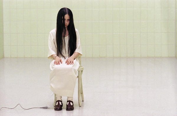「ザ・リング」（2002）ダヴェイ・チェイス 写真：Album/アフロ