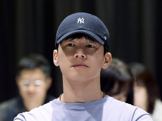 俳優キム・ムヨル、『鉄槌教師』監督と再びタッグへ！Netflix新作で麻酔科医役